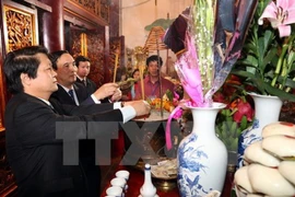 Au jour de l’an, plus de 10.000 personnes se sont rendues au temple des rois Hùng