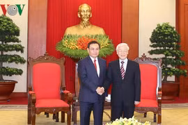 Le secrétaire général du PCV reçoit une délégation du Front d'édification nationale du Laos