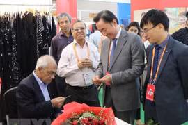 Des entreprises vietnamiennes participent au 6e Salon international de soie de l’Inde