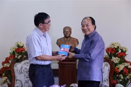 Le Vietnam remet au Laos un film sur le président Souphanouvong