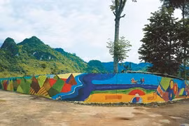 Un village aux fresques murales à Hoà Binh