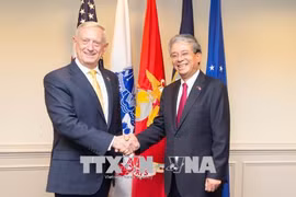 Des officiels américains apprécient le développement des relations avec le Vietnam