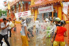 Félicitations aux Khmers à l'occasion de la fête Chol Chnam Thmay