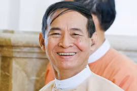 Le nouveau président birman prête serment 