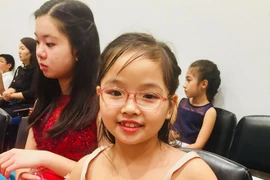 Une petite fille vietnamienne de 7 ans remporte un concours international de piano à New York