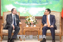 Prudential s'engage à mener ses activités à long terme au Vietnam