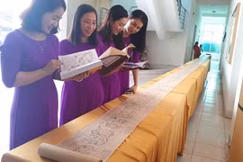 Réception du certificat de l’UNESCO concernant « Hoàng Hoa Sứ Trình Đồ »