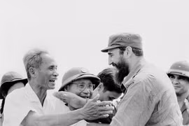 Images du leader cubain Fidel Castro lors de sa visite de la zone de libération du Sud du Vietnam