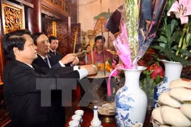 Au jour de l’an, plus de 10.000 personnes se sont rendues au temple des rois Hùng