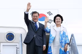 Le président sud-coréen Moon Jae-in débute sa visite au Vietnam