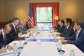 Le vice-PM Trinh Dinh Dung reçoit des représentants d’entreprises américaines 
