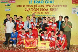 Hanoï champion du Tournoi de football des enfants en situation difficile