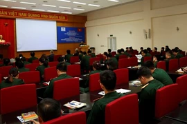 Formation sur le droit international humanitaire à des casques bleus vietnamiens