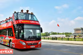 Des bus à deux étages pour les touristes à Hanoï