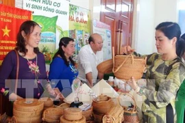 Vietnam et Laos coopèrent pour développer le commerce frontalier