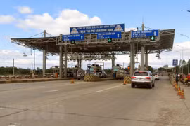 Le vice-PM Trinh Dinh Dung clarifie certaines questions dans le secteur des transports