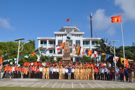 Une délégation de Viêt kiêu en visite sur l’archipel de Truong Sa et la plate-forme DK1