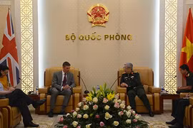 Défense: le Vietnam renforce la coopération avec le Royaume-Uni, Israël et l'Afrique du Sud