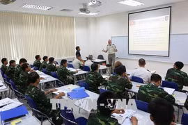 Echange Vietnam-France dans le cadre des opérations de maintien de la paix