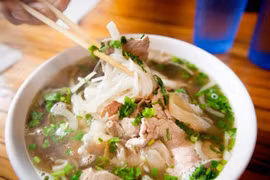 Le pho vietnamien parmi les plats à goûter absolument