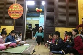 Cours gratuit de musique folklorique dans la ville de Hôi An