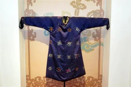 Une exposition lève le voile sur les costumes de cour sous les Nguyên