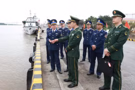 Le Commandement de la région 1 des Garde-côtes vietnamiens reçoit des hôtes chinois