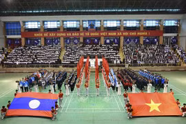 Échange culturel et sportif entre des élèves de la province de Dien Dien et de six provinces lao