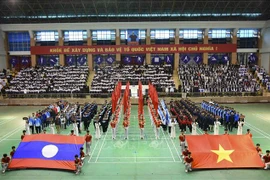 Échange culturel et sportif entre des élèves de la province de Dien Dien et de six provinces lao