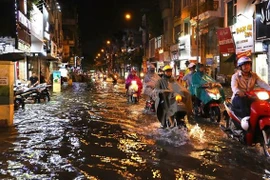 De nombreuses rues de Hanoï sous l’eau à cause de fortes pluies