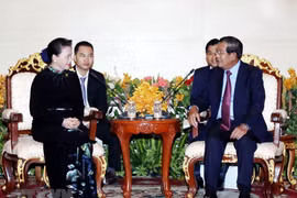 Entrevue entre la présidente de l’AN Nguyen Thi Kim Ngan et le Premier ministre cambodgien