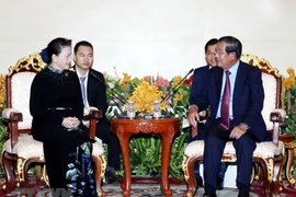 Entrevue entre la présidente de l’AN Nguyen Thi Kim Ngan et le Premier ministre cambodgien