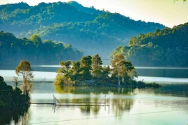 La beauté du lac Pa Khoang à Dien Bien