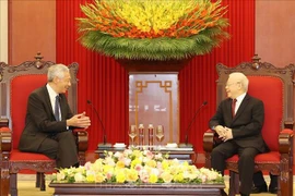 Le leader du PCV reçoit le Premier ministre singapourien 