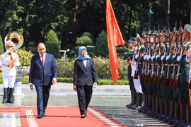 La presse singapourienne salue la visite au Vietnam de la présidente Halimah Yacob