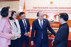 Le président Nguyên Xuân Phuc rencontre la communauté vietnamienne au Cambodge