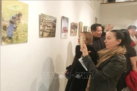 Ouverture de l'exposition photographique "Battements du cœur des Vietnamiens" en Hongrie