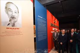 Exposition sur le Parti communiste du Vietnam et ses congrès nationaux à Hanoï
