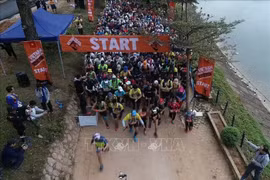 Les coureurs vietnamiens remportent le Marathon en sentier du Vietnam 2020