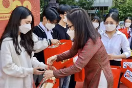 Hô Chi Minh-Ville vient en aide aux enfants impactés par l’épidémie