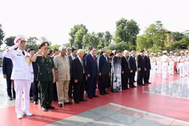 Le 27 juillet : les dirigeants du Parti et de l’Etat rendent hommage aux Morts pour la Patrie