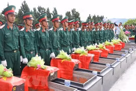 Inhumation des restes de soldats vietnamiens à Kien Giang et à Gia Lai