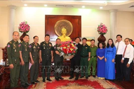 La ville de Can Tho reçoit une délégation de l'Armée royale cambodgienne