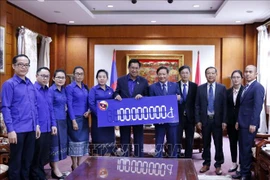Intempéries : les jeunes laotiens au chevet des victimes du Centre du Vietnam