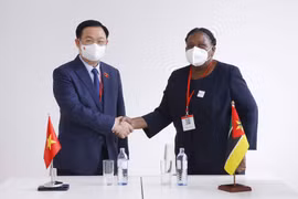 Visite officielle de la présidente de l’Assemblée du Mozambique au Vietnam