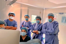 Des experts étrangers se renseignent sur la technologie de maturation biphasique in vitro du Vietnam
