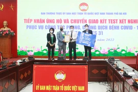 Hanoi reçoit 11.000 kits de test de dépistage du coronavirus pour les SEA Games 31