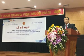 Clôture du cours de formation à la langue vietnamienne pour les enseignants vietnamiens à l’étranger