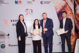 Concours de fabrication de baguettes célébrant les relations diplomatiques France - Vietnam