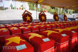 Kien Giang : Inhumation des restes de 262 soldats tombés au Cambodge